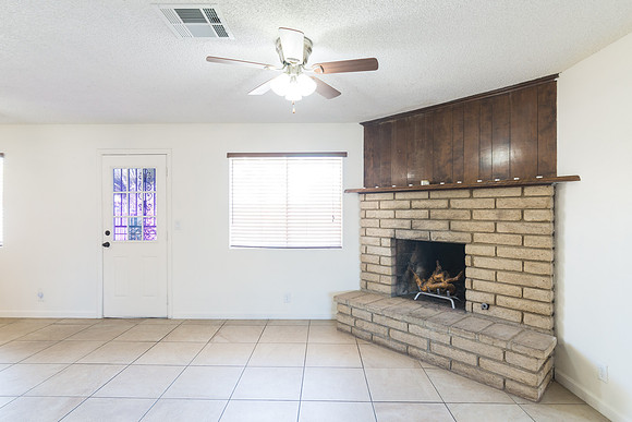 315 E 9th St-8