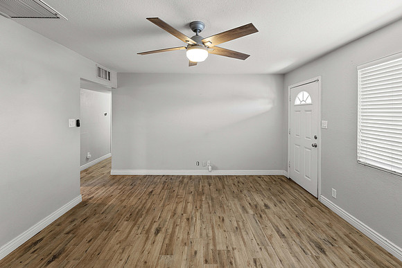 438 E Pierce St -7029