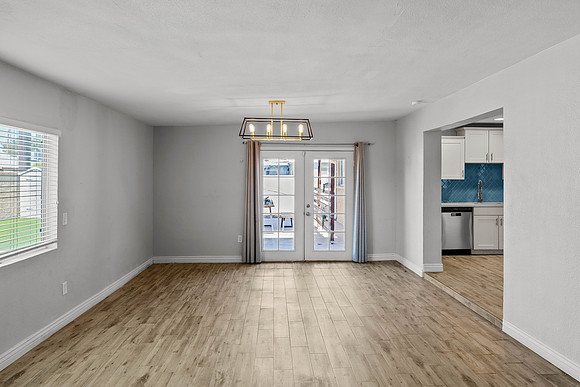 438 E Pierce St -7056