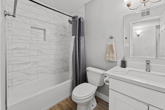 438 E Pierce St -7086