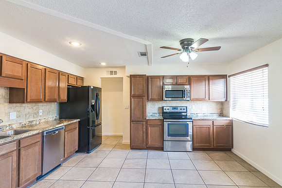 315 E 9th St-13