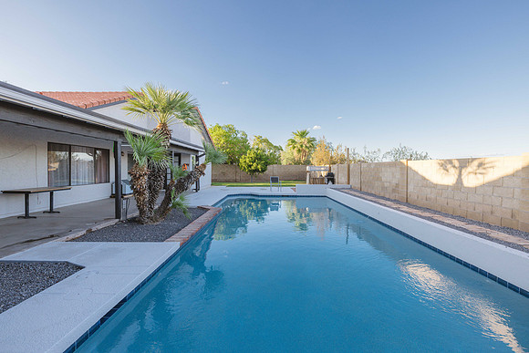 1457 N Hobson-9166