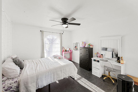 1457 N Hobson-9083