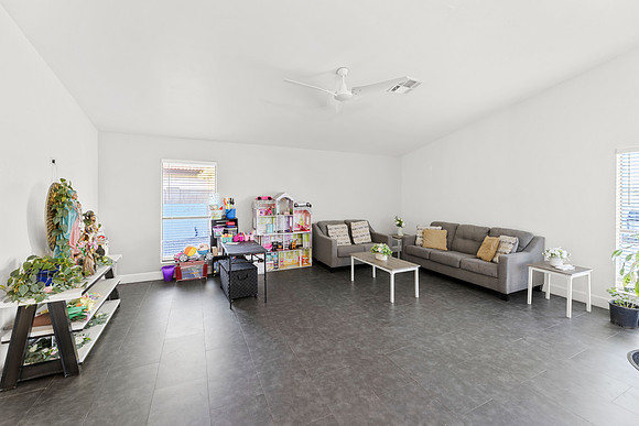 1457 N Hobson-9125