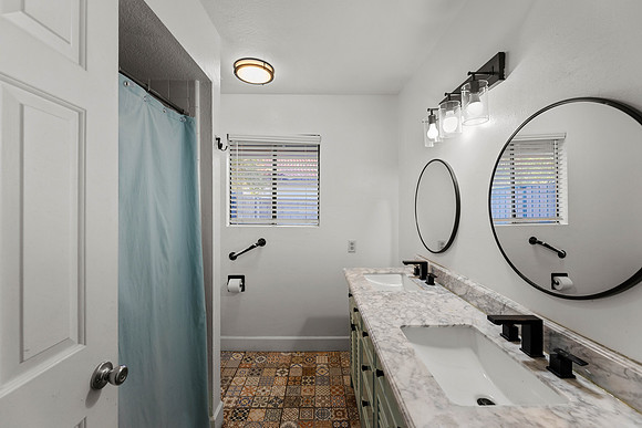 1457 N Hobson-9101