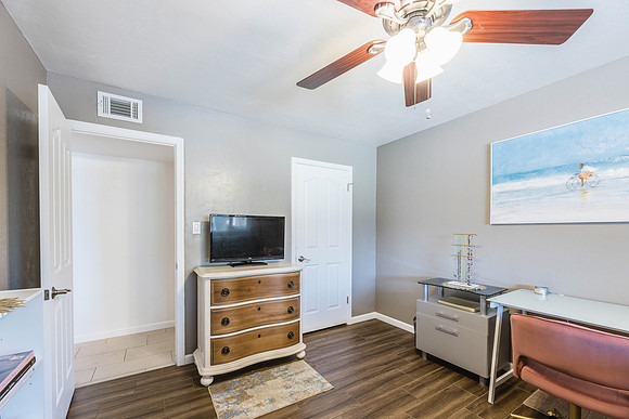 1421 N Sunset-0103