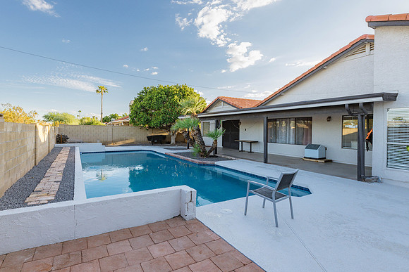 1457 N Hobson-9161