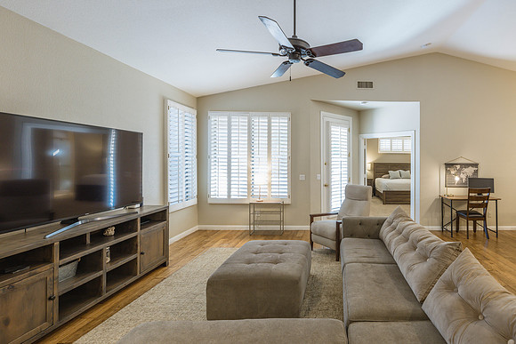 1147 E Temple Ct-0845