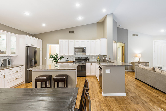 1147 E Temple Ct-0857