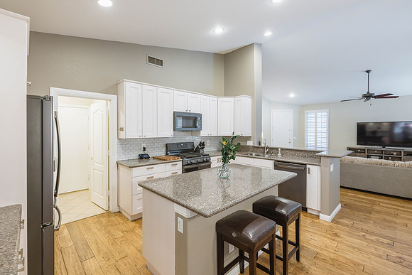 1147 E Temple Ct-0858