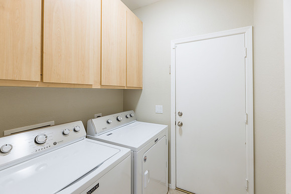 1147 E Temple Ct-0864