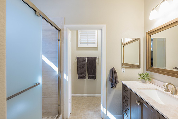 1147 E Temple Ct-0874