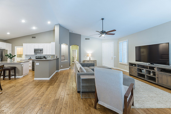 1147 E Temple Ct-0877