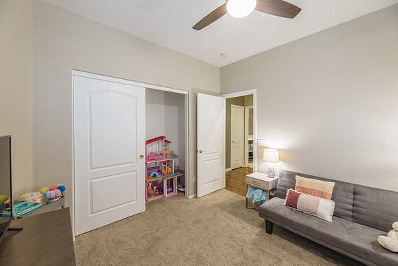 1147 E Temple Ct-0890