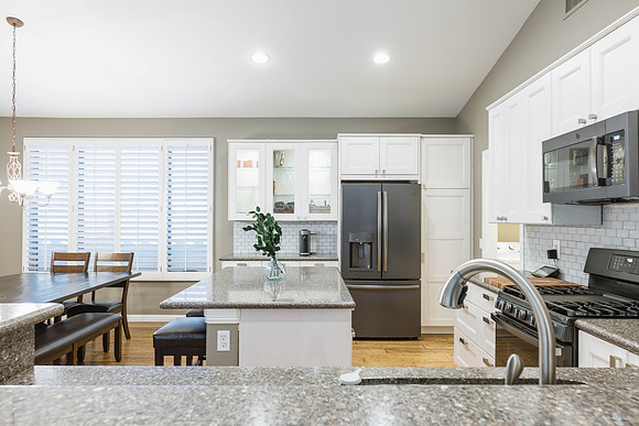 1147 E Temple Ct-0895