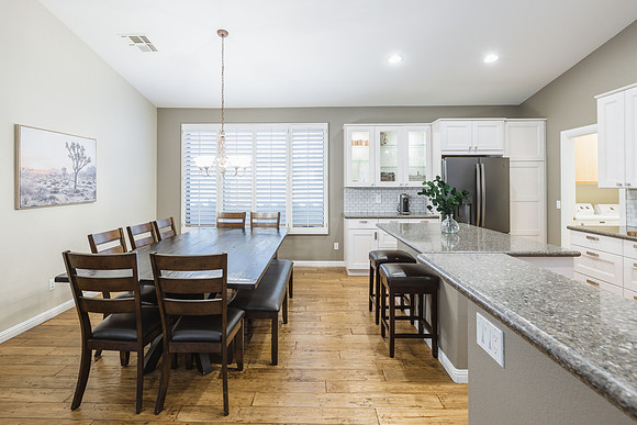 1147 E Temple Ct-0894