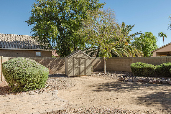 1147 E Temple Ct-0898