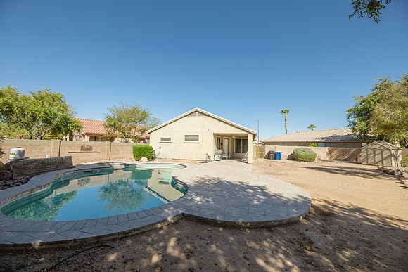 1147 E Temple Ct-0899