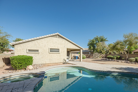 1147 E Temple Ct-0901