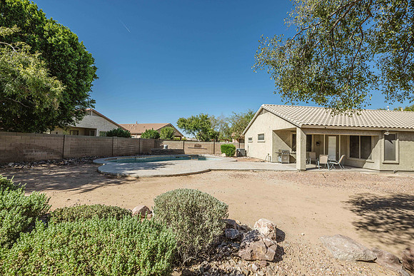 1147 E Temple Ct-0905