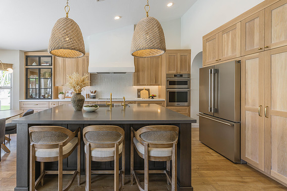 2942 E Mallory St-