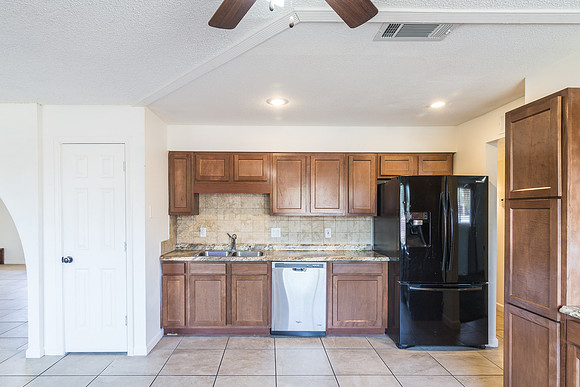 315 E 9th St-11