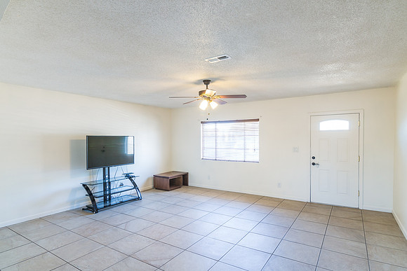 315 E 9th St-7