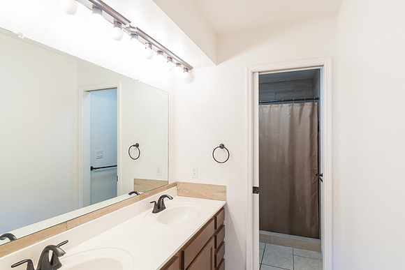 315 E 9th St-23