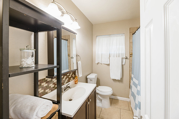 2163 W Flower St-0592