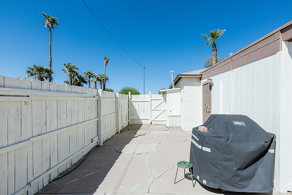 2163 W Flower St-0635