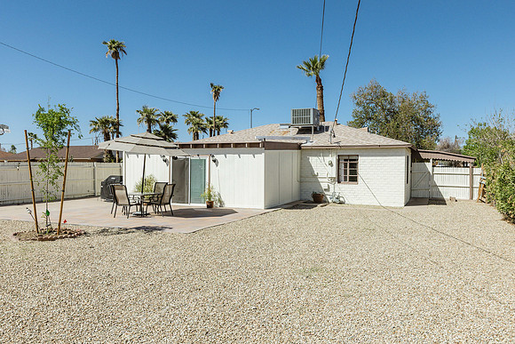 2163 W Flower St-0644