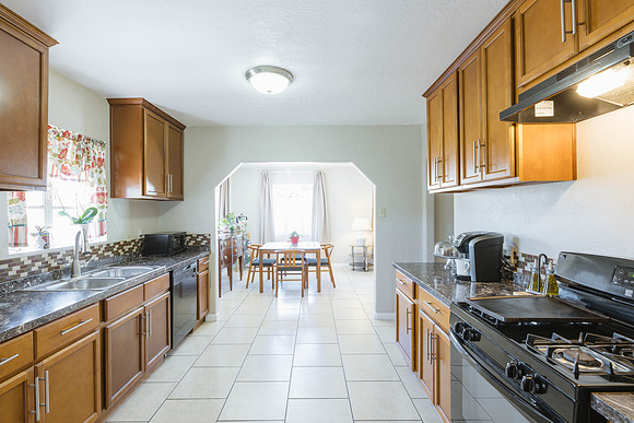 2163 W Flower St-0461