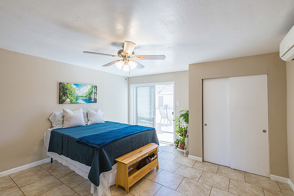 2163 W Flower St-0526