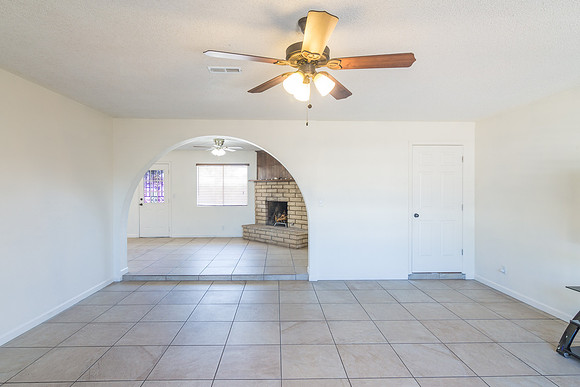 315 E 9th St-4