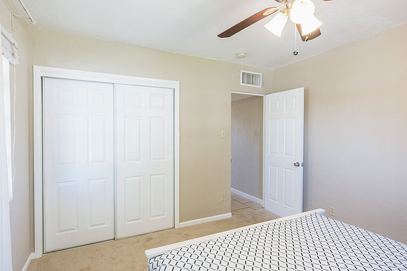 2163 W Flower St-0562