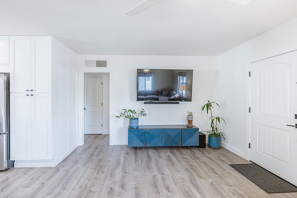 1326 W Roma Ave-8448